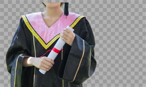 女大学生手拿毕业证书高清图片下载-正版图片501226382-摄图网