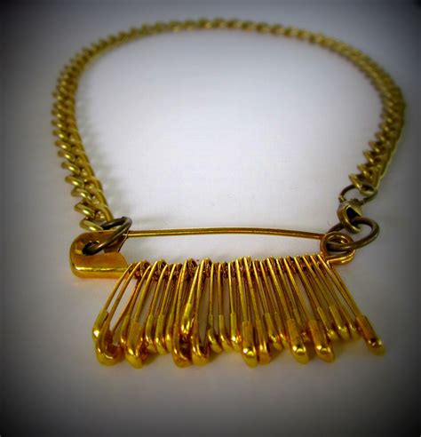 Crafts That You Can Make Using Safety Pins