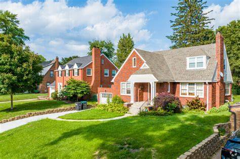 About Country Club | Schools, Demographics, Things to Do - Homes.com
