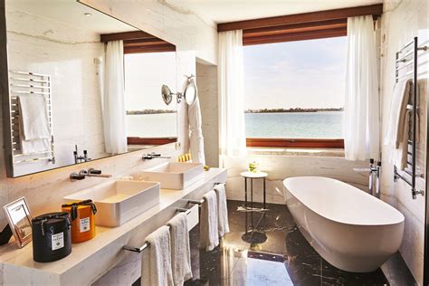 17 Beautiful Hotel Bathrooms Around The World | Bathrooms remodel ...