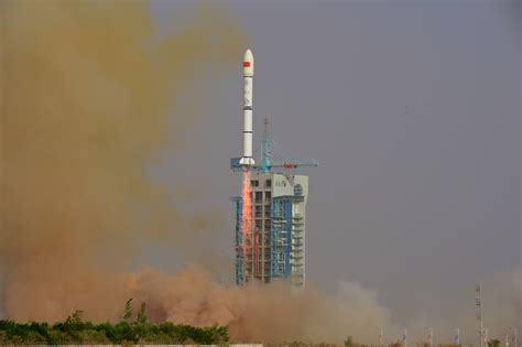 Photos : La Chine lance trois satellites de test de communication en ...