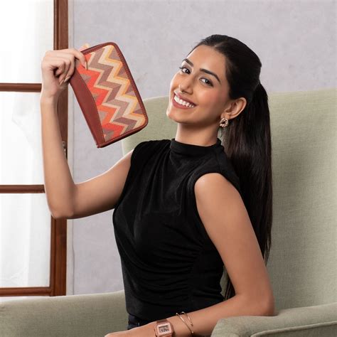 Tidal Wave Chain Wallet