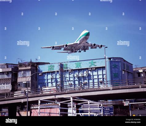 HK-Hong Kong, airport, Kai Tak Airport, aeroplane, landing approach ...