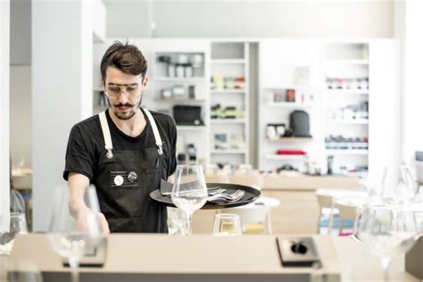 合开咖啡店成功之后，Moleskine 又在米兰开了一家自己的咖啡店 | 理想生活实验室 - 为更理想的生活
