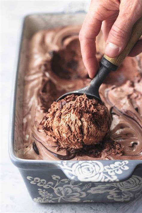 Fudge Ripple Chocolate Ice Cream (no churn) - Creme De La Crumb