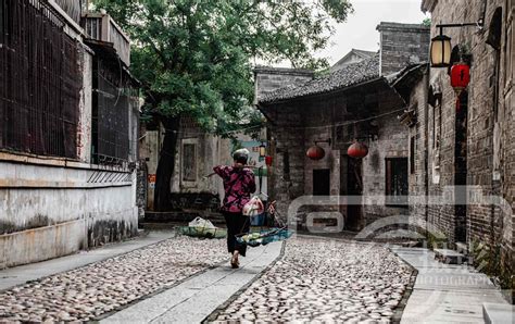 赣州这个千年老街，被誉为赣州“王府井”，是夜生活最热闹的地方 - 知乎