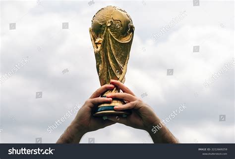 World Cup Trophy Pose 的图像结果