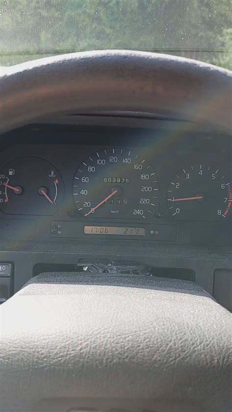 Anyone had this before? Very loud squealing noise when slipping clutch : r/Volvo850