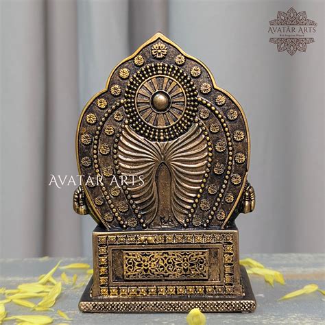 Lord Kubera Statue – Avatar Arts