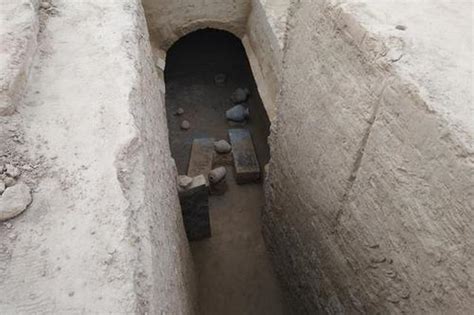 郑州一水库疑现汉朝古墓，随便一个土坷垃都是几千年文化 - 知乎
