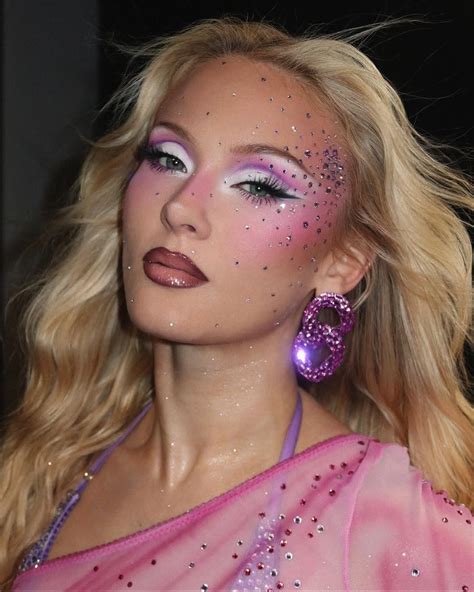 Glitchy glam: Η ασυμμετρία στα