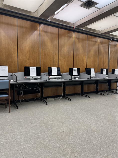 omg yass I need to use a computer let me go to the UIC library : r/uichicago