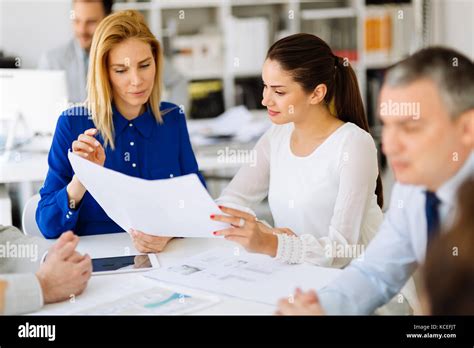 Professional Business People 的图像结果