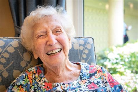 Rezultat imagine pentru Senior Help