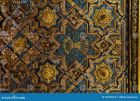 Palacio Aljaferia, Fortified Medieval Islamic Palace in Zaragoza, Spain ...