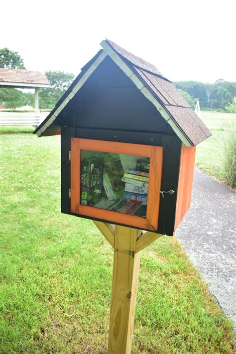 There's a Little Free Library at Camp Harkness : r/Connecticut