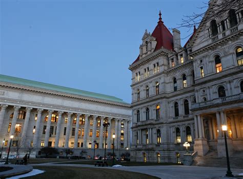 New York named worst state for economic outlook as NYC sees people ...