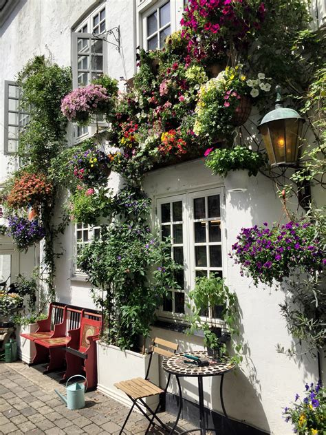 Carl's Barber Shop – Men's hair and beard salon