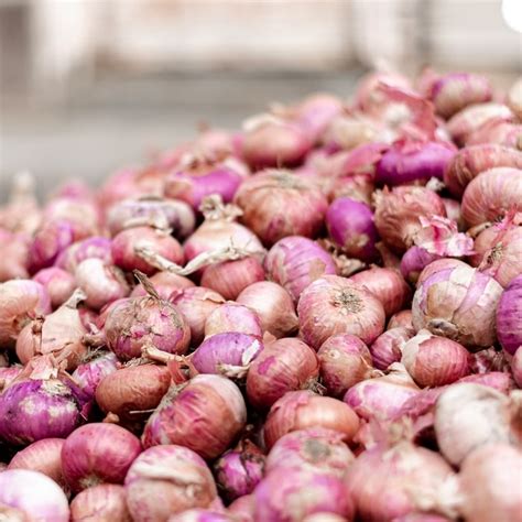 Cops deployed to control crowd for subsidised onions at Vizag Rythu Bazaars