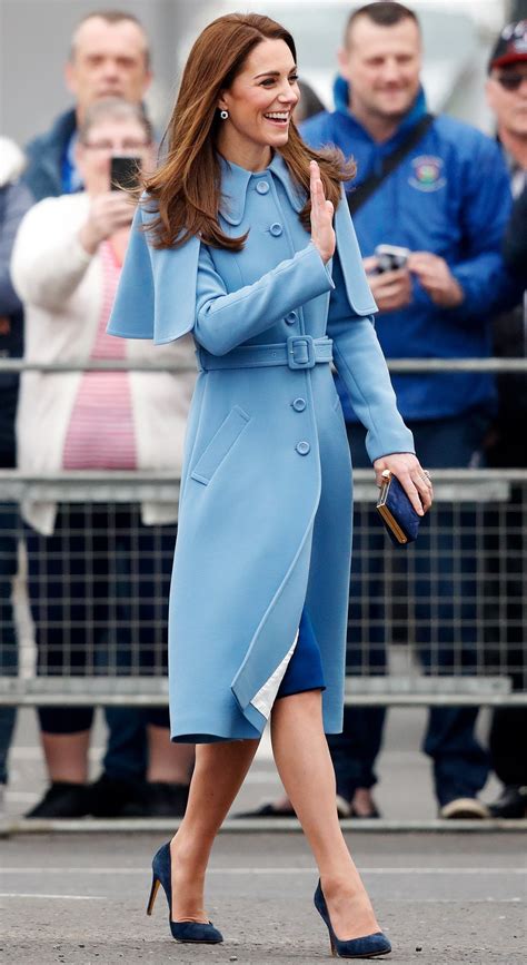 活捉一枚皇室剁手党 凯特王妃访加一条裙子4万+_手机新浪网