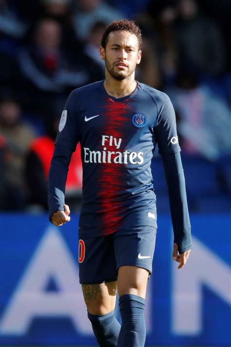 Neymar Jr’s Bio, Age, Relationships, Latest Buzz, Photos & Videos