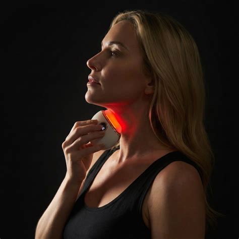 Best LED Light Therapy Masks 2025: Dermatologist-Reviewed Guide | School of Dermatology