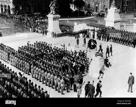 Baldur von Schirach at a wreath-laying ceremony in Rome, 1936 Stock ...