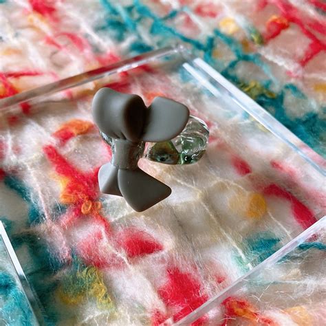 khaki ribbon×淡水 pearl(khaki)ear cuff | soimeme accessories