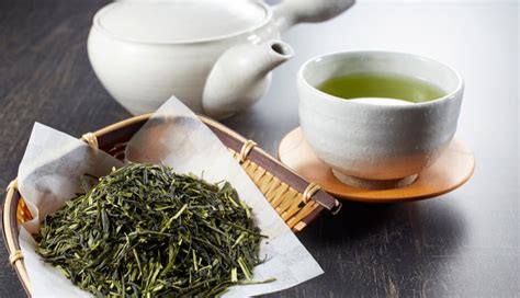 6 Well Known Health Benefits of Sencha Tea - lifeberrys.com