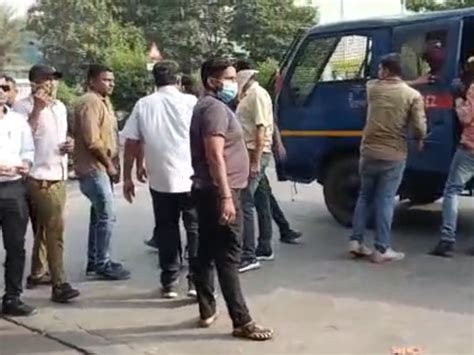 In Dindoli, Surat, a collision between the employees of the ...