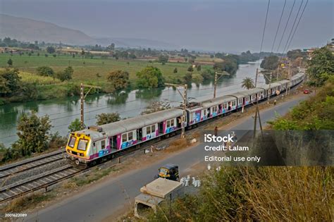 Pune Local Train 的图像结果