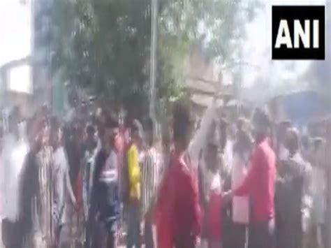 Maharashtra students protests outside State School Education Minster's ...