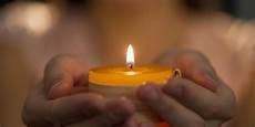 le candele quot ecco come accendere le candele nel modo giusto quot una ex le candele quot ecco come accendere le candele nel modo giusto quot una ex