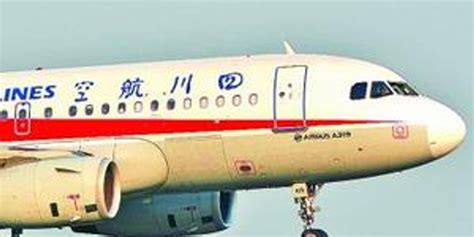 The broken window of on China’s Sichuan Airlines, Flight 3U8633 ...