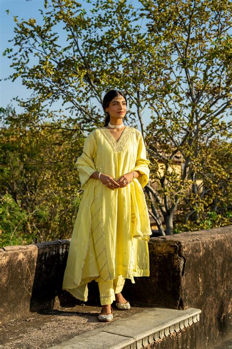 Yellow Mul Chanderi V neck Gota Kurta Set – gyansfashion