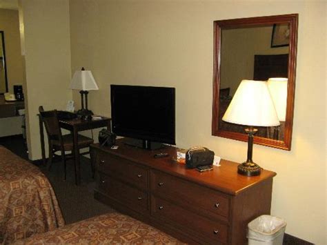 GREENLIGHT INN & SUITES (Saint James) - Hotel Reviews, Photos, Rate ...
