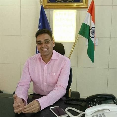 Success Story: कभी भिखारियों के साथ सोए तो कभी चलाया टेंपो, फिर ...