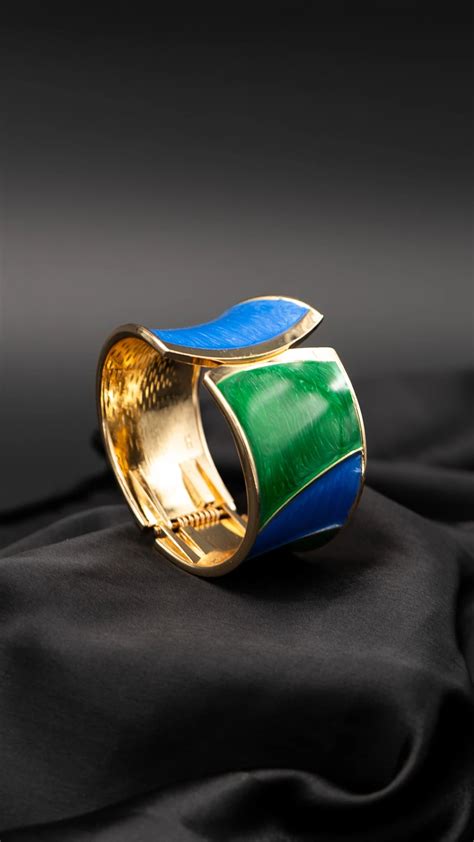 Zyra Aqua Bangle – Suav Jewels