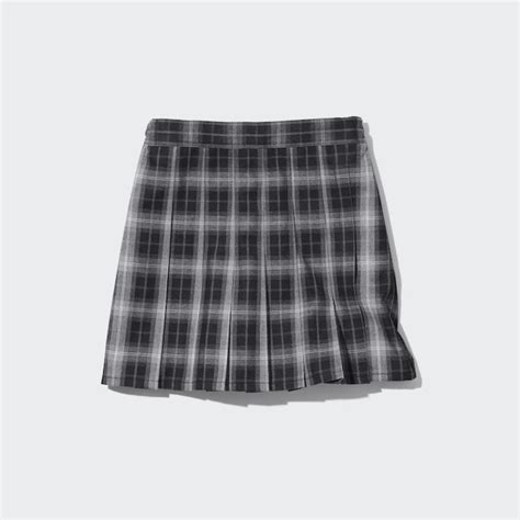 Street-style approved must-haves: Unveiling the pleated skirt renaissance