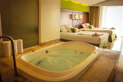 Azul Ixtapa Grand Beach Resort Spa & Convention Center Beach: Pictures ...