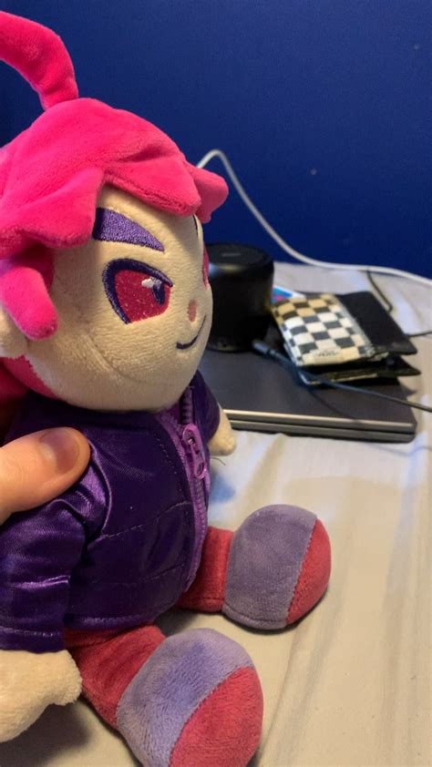 Today is National Throw Short People Day : r/OMORI