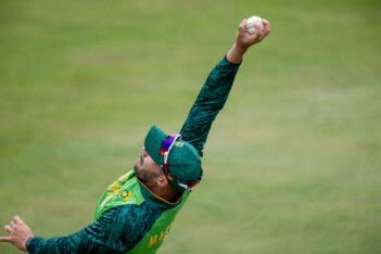 Aiden Markram takes one-handed screamer as Sunrisers Eastern Cape storm ...