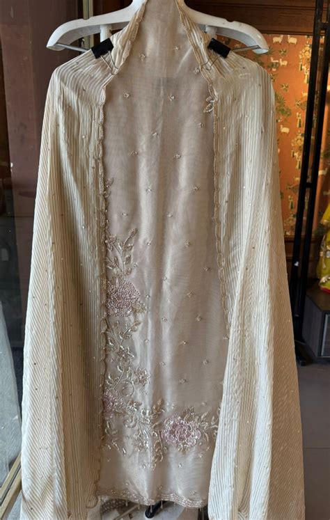 Soft ivory cream base on Shimmer tissue – Aisha Creations