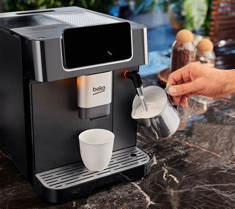 CaffeExperto Bean To Cup Coffee Machine with Steam Wand CEG7302 | Beko Ireland