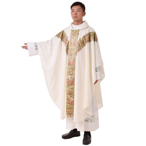 Catholic Priest Mass Attire Know The Colour Of Vestments For Catholic