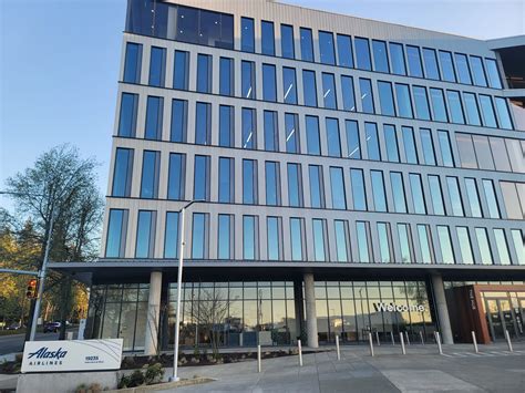 ALASKA AIRLINES - THE HUB - SeaTac WA - Hours, Directions, Reviews ...