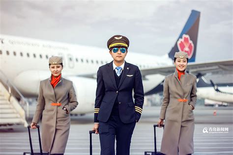 高清:走近青岛航空女飞行员 高颜值的"超女" - 青岛新闻网