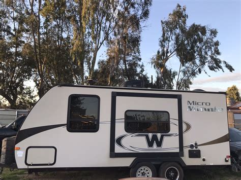 2017 Micro Minnie Winnebago Travel Trailer RV 2106DS for Sale in Fresno ...