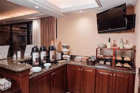 Ann Arbor Hotel with Indoor Pool & Breakfast | Ann Arbor Regent