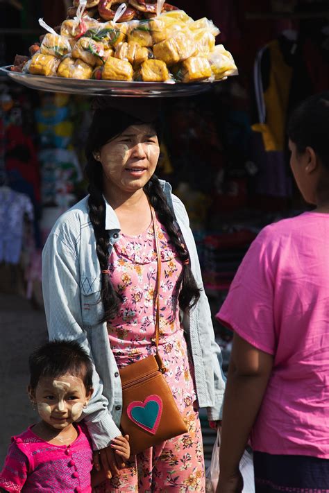 Mynmar Local People 的图像结果